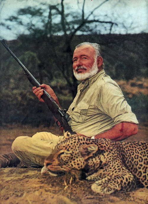 Хемингуэй с убитым леопардом