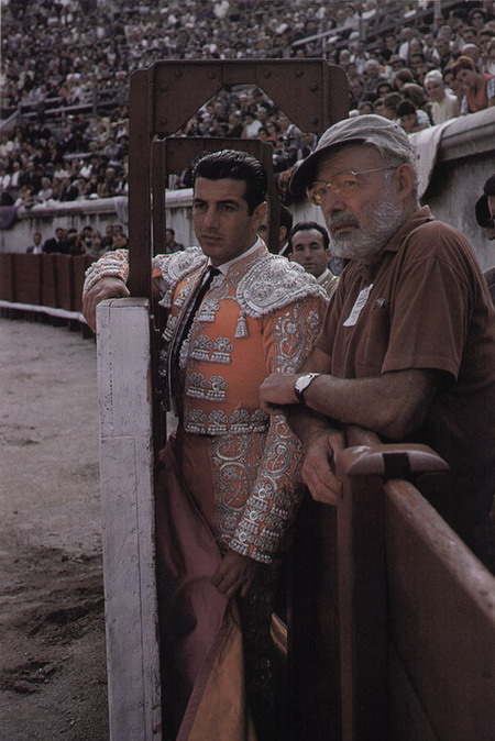 Антонио Ордонес и Эрнест Хемингуй на корриде, Испания, 1961 г.