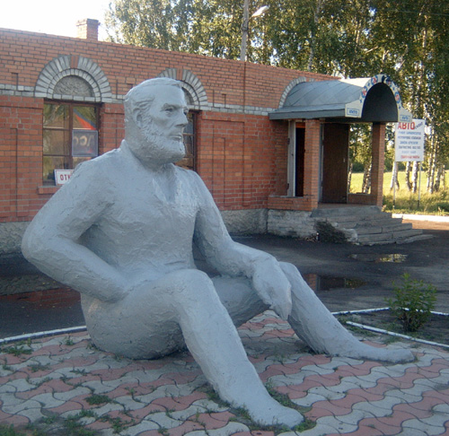 Памятник Хемингуэю в Рязанской области