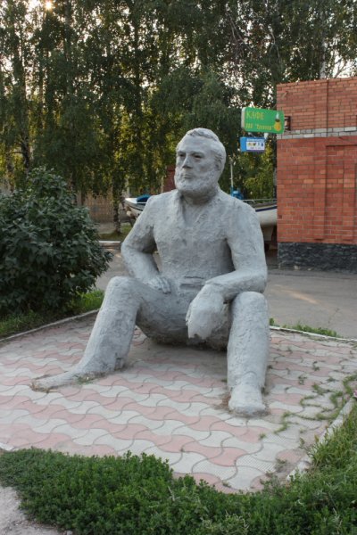 Памятник Хемингуэю в Рязанской области