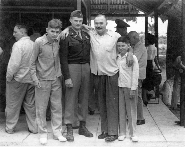 Эрнест Хемингуэй с сыновьями